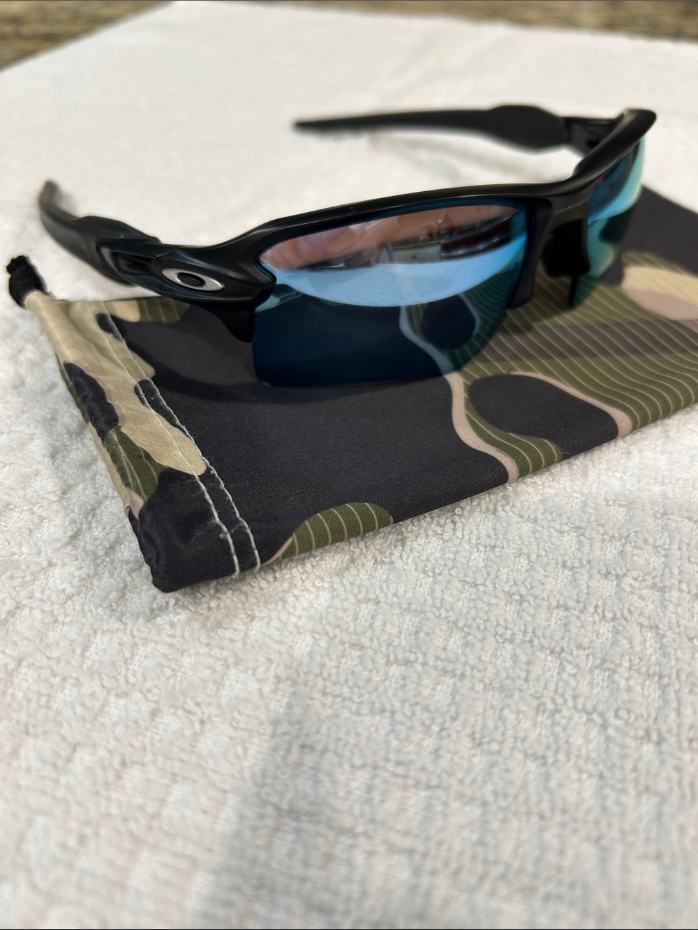Oakley flak 2.0 black matte sunglasses w/ prizm deep water polarized lenses